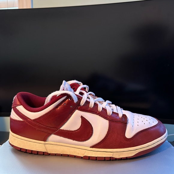 Selling the team red dunks - Picture 2 of 6